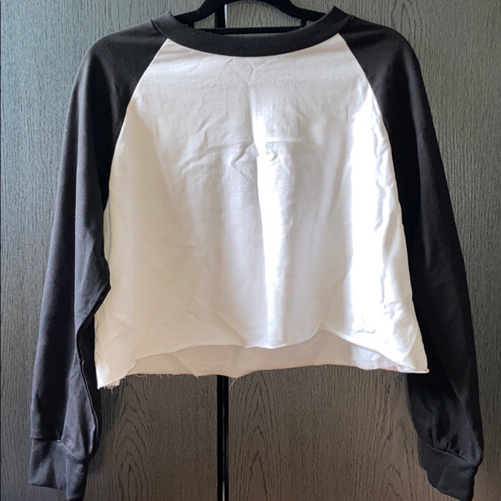 Black and white cropped long sleeve size L